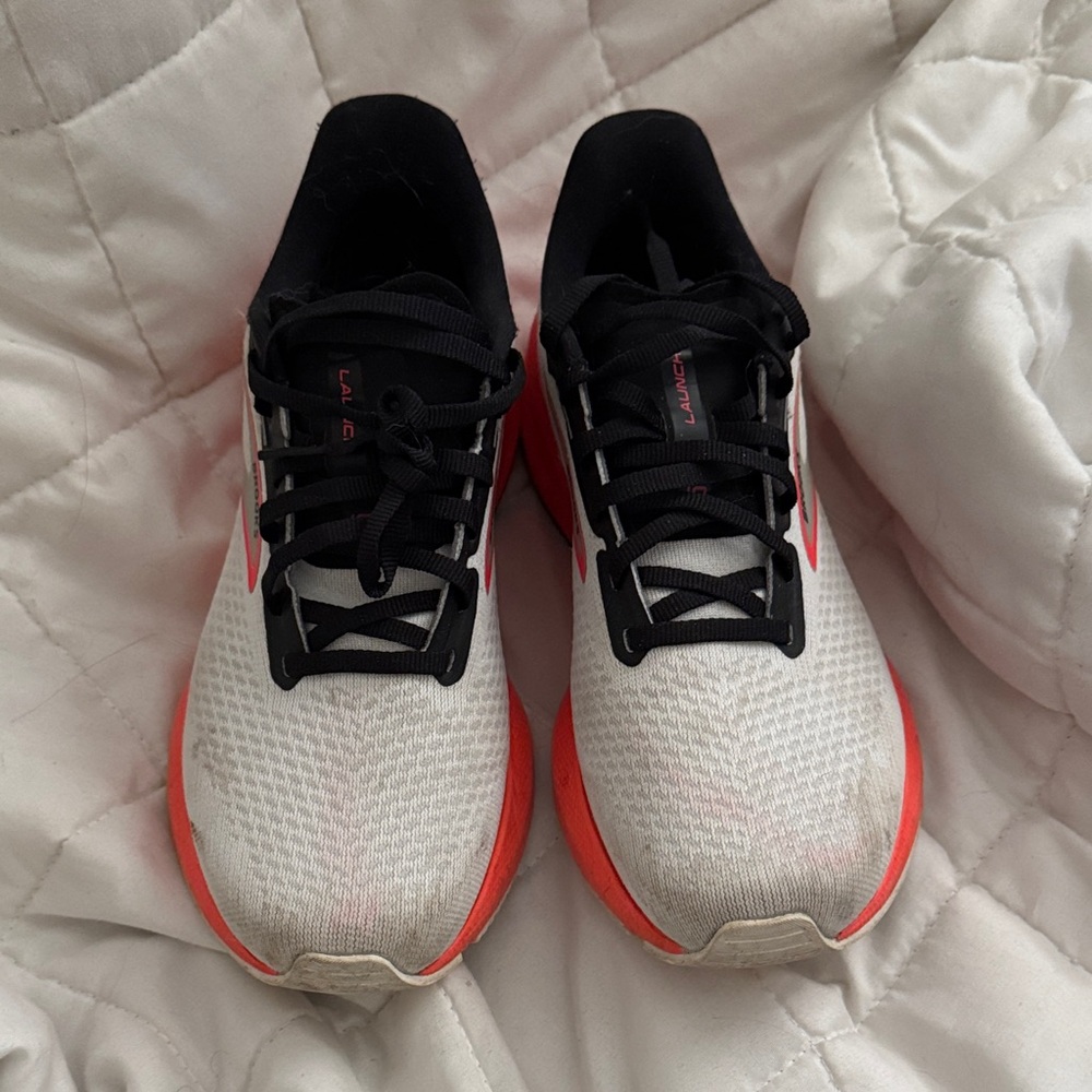 Brooks Launch GTS women’s White Black Red Running Shoes